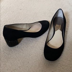 Black Michael Kors suede pumps